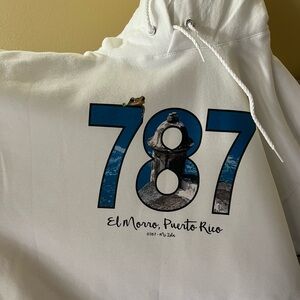 Medium 787 Mi Isla El Morro Hoodie